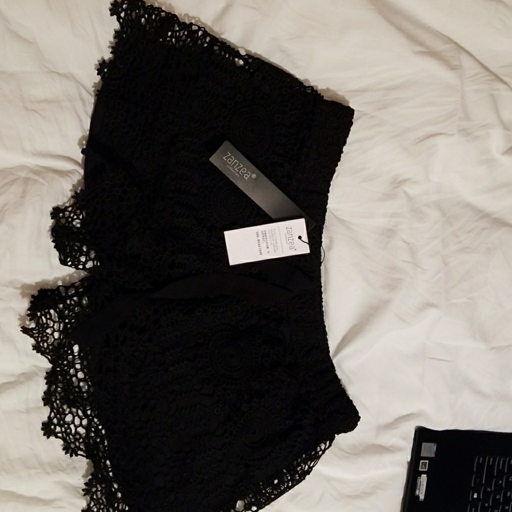 Beautiful black lace crochet shorts large toxl NWT